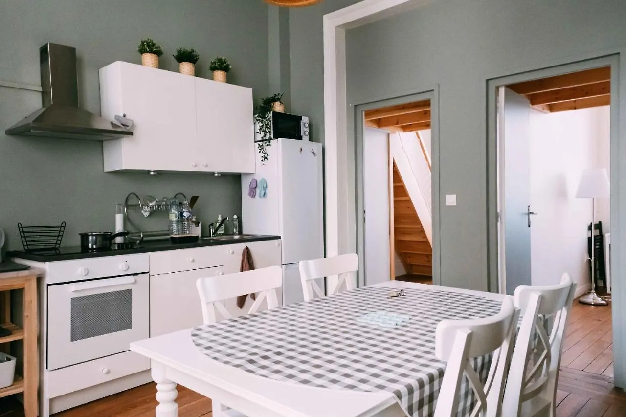 Charming Apartment With Terrace In Lille contacts